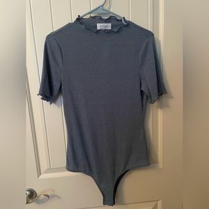 KAILEIGH Sabella Short Sleeve Knit Bodysuit in Blue